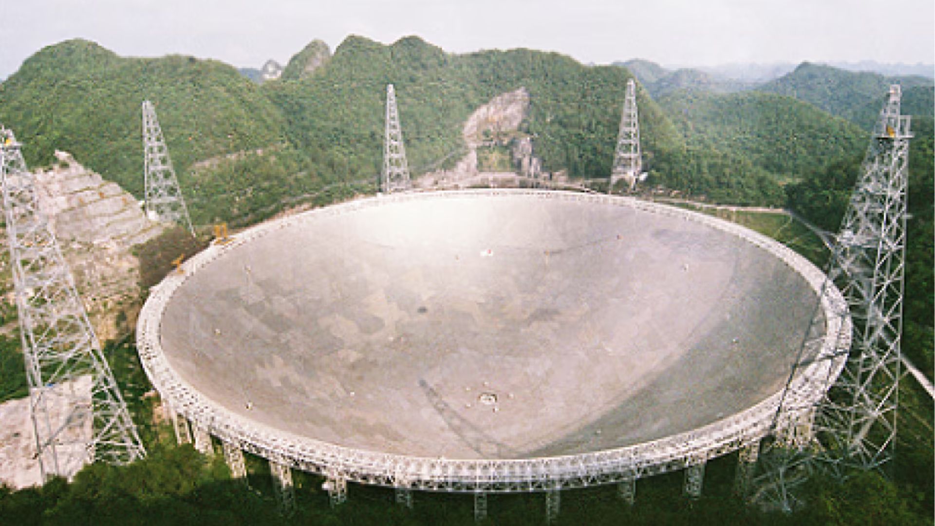 Writer and independent curator Iris Long’s ‘Under the Cloud’ is a long-term research and curatorial project exploring the infrastructures of science and technology in China. 