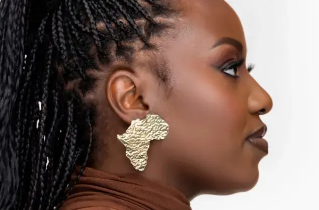 An woman wears a large gold earring