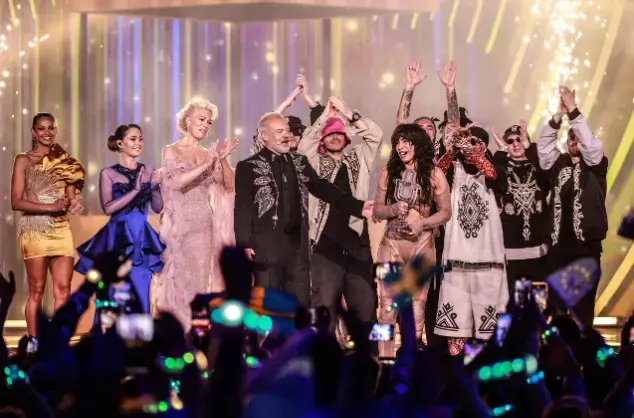 Eurovision Song Contest 2023 presenters and Ukraine’s Kalush Orchestra congratulate the ESC 2023 winner Loreen  © BBC