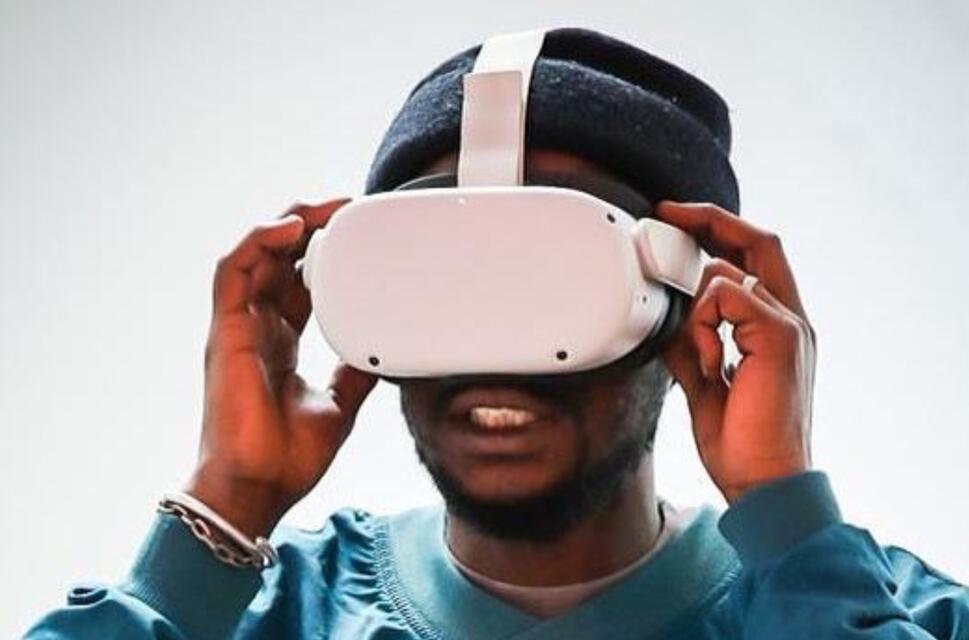 A man wears an AI headset over his eyes